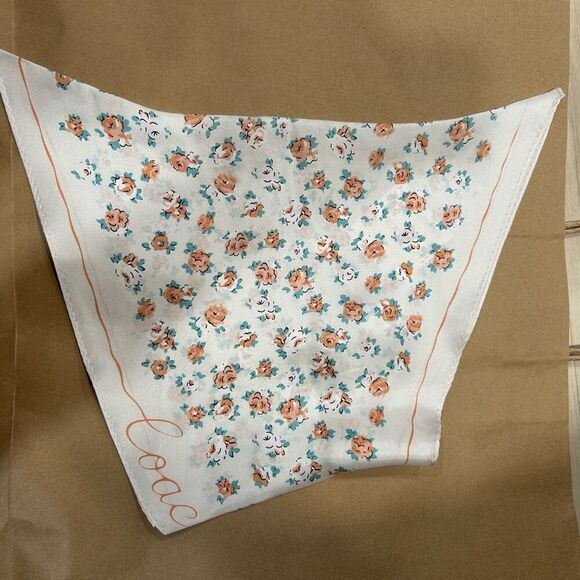 NWT Coach Tea Rose Print Silk Diamond Scarf - Picture 3 of 8